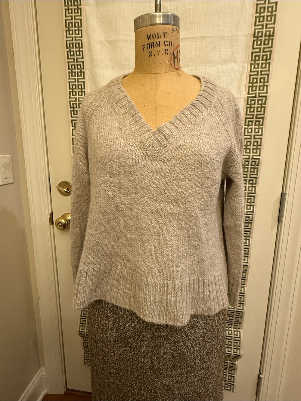 Lafayette 148 Alpaca/Silk Sweater L Oatmeal Beige V-neck Chunky Knit Quiet Luxur